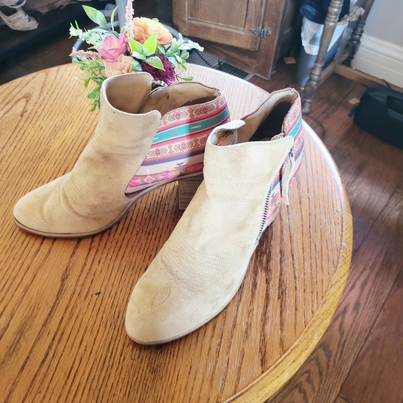 Ariat Southwest Pattern Ankle Boots - Picture 3 of 8